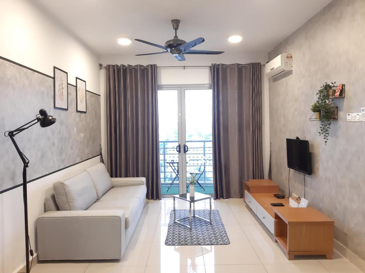 Апартаменти Residensi Flora Сері-Кембанган Екстер'єр фото